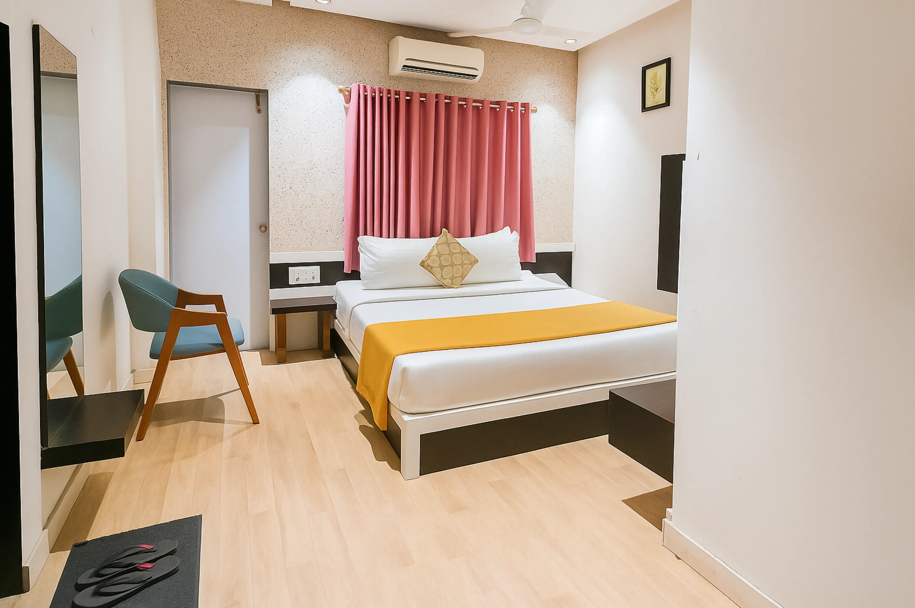 Hotel Vrajbhoomi Somnath double bed accommodation