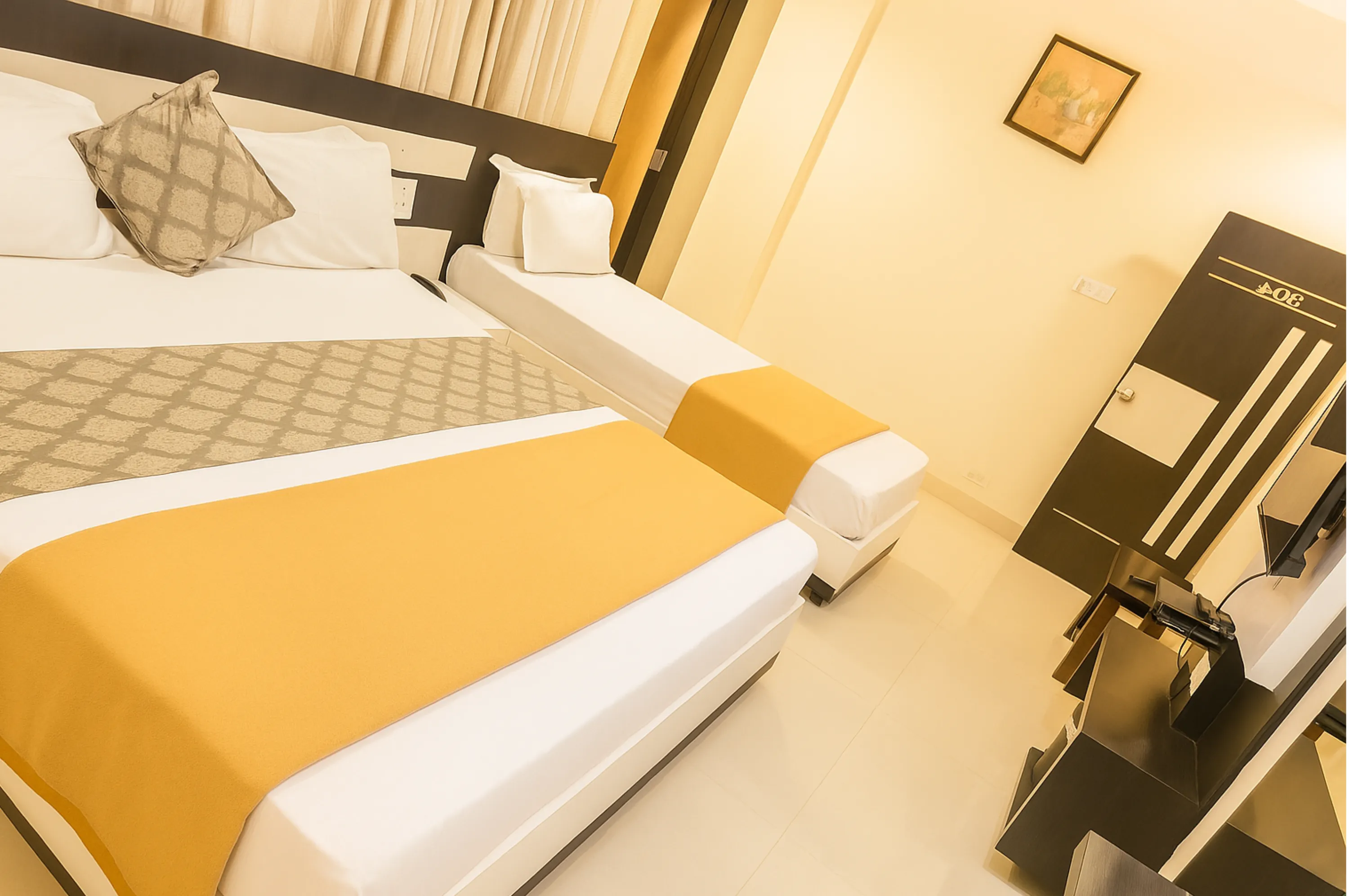 Affordable triple bed room stay near Somnath Temple