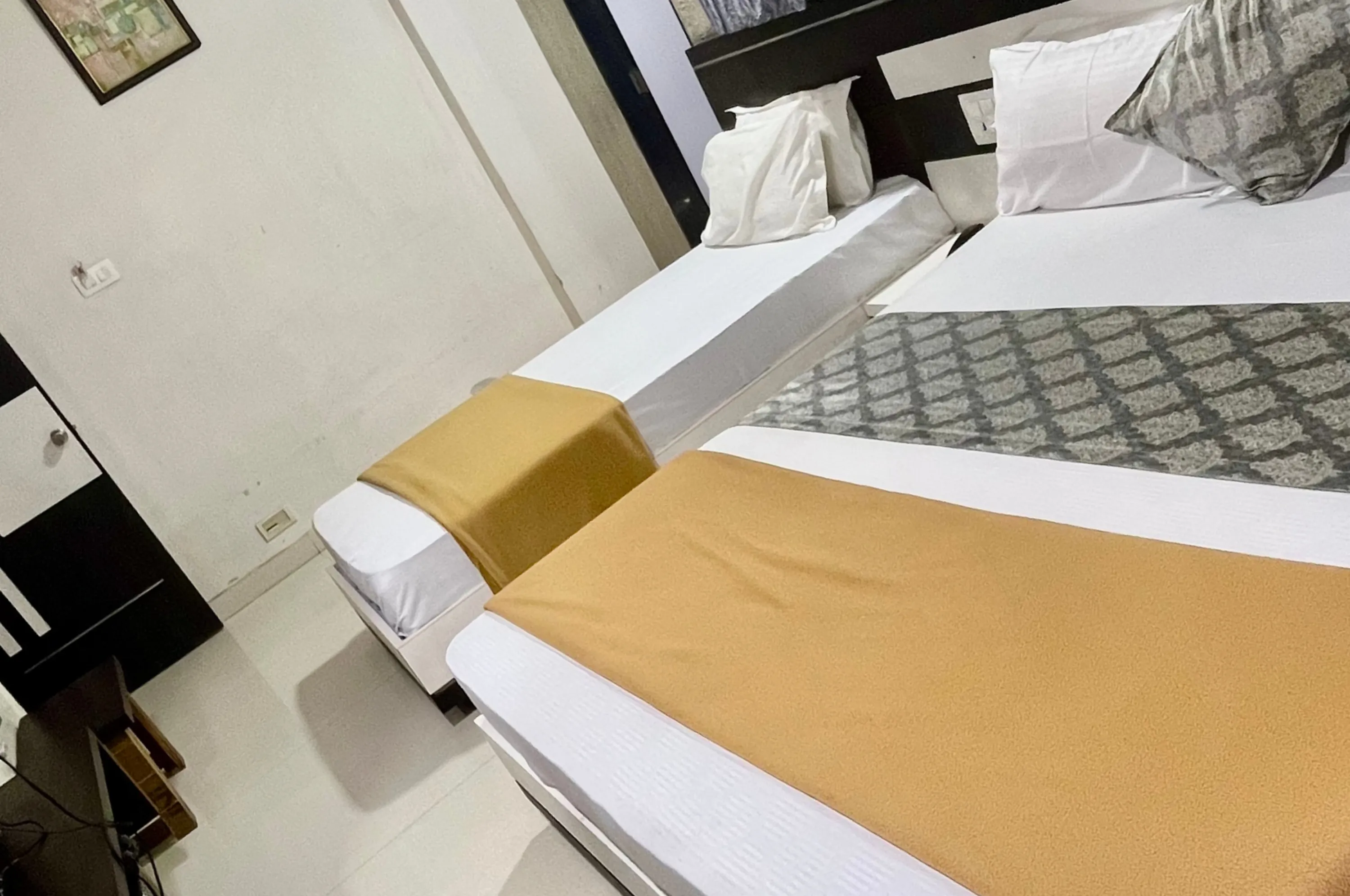 Economy triple bed non-AC room for budget travelers in Somnath