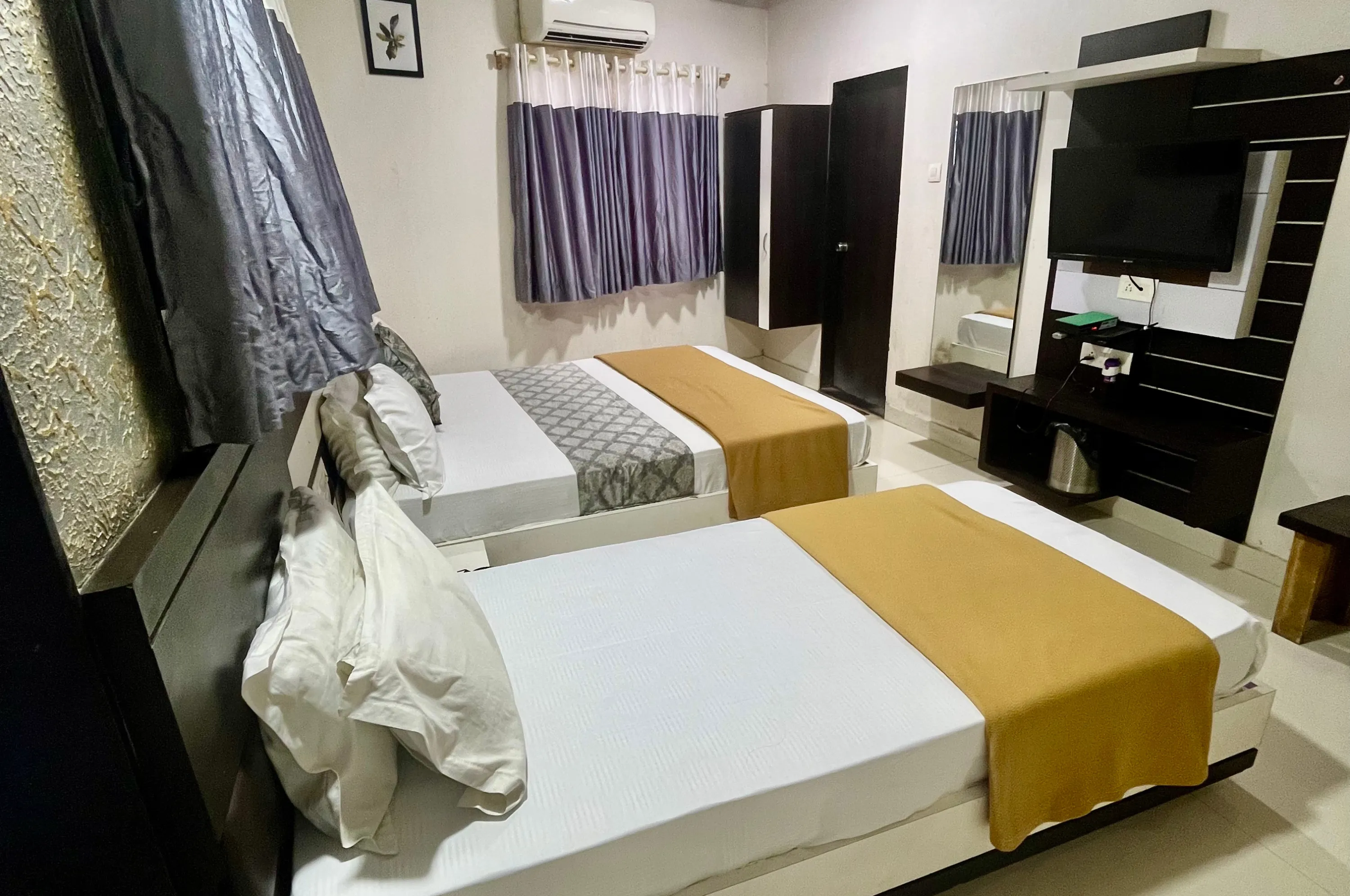 Standard triple bed room near Somnath Temple with comfort stay